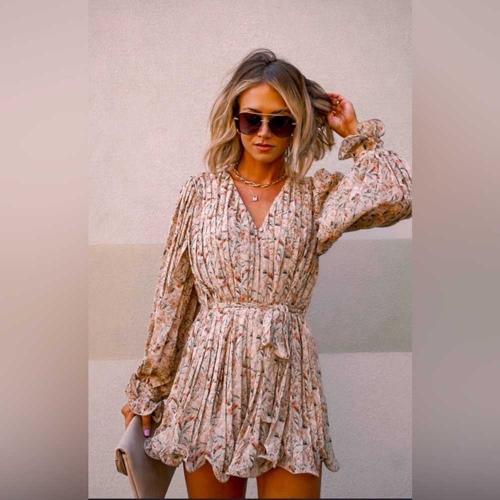 Vici floral pleated romper Size M. NWT
